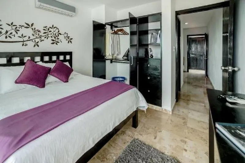 *** Aparthotel La Playa Condo Playa del Carmen Mexico
